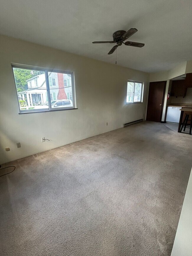 Foto del edificio - 611 Elmwood St