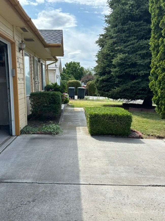 Building Photo - 217 E Belair Dr