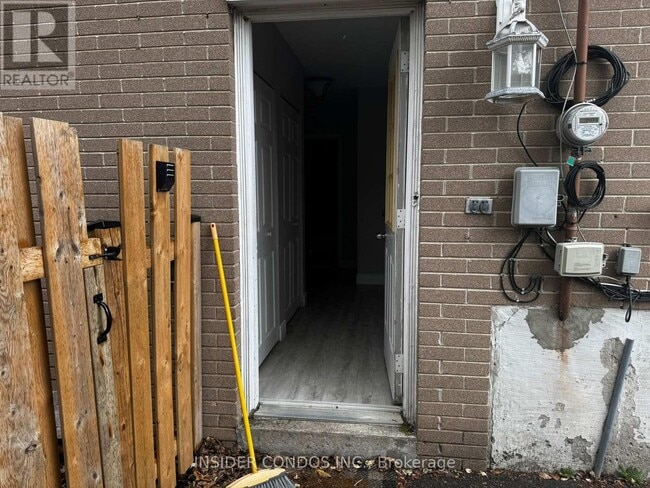 Building Photo - 49 Doncaster Dr