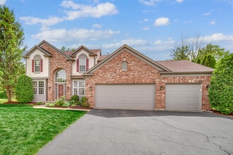 Building Photo - 1044 Oakhill Dr