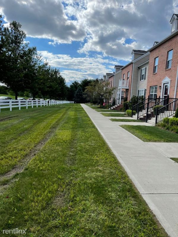 Building Photo - 2 br, 3 bath Townhome - 90 Highbluffs Blvd