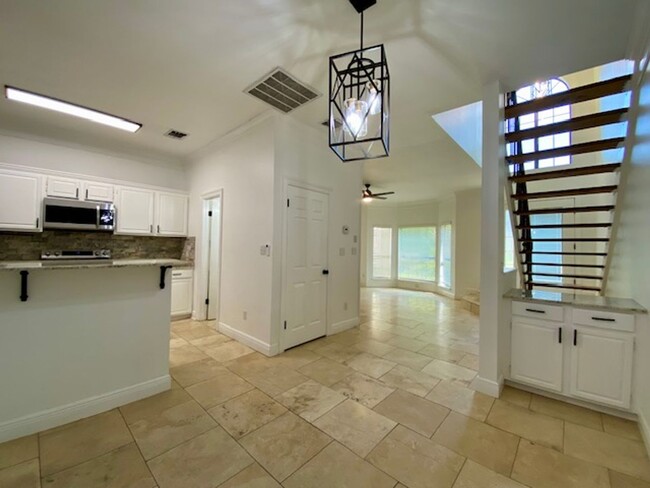 Building Photo - 2 Bedroom 2.5 Bath Condo in Ellerbe Woods!