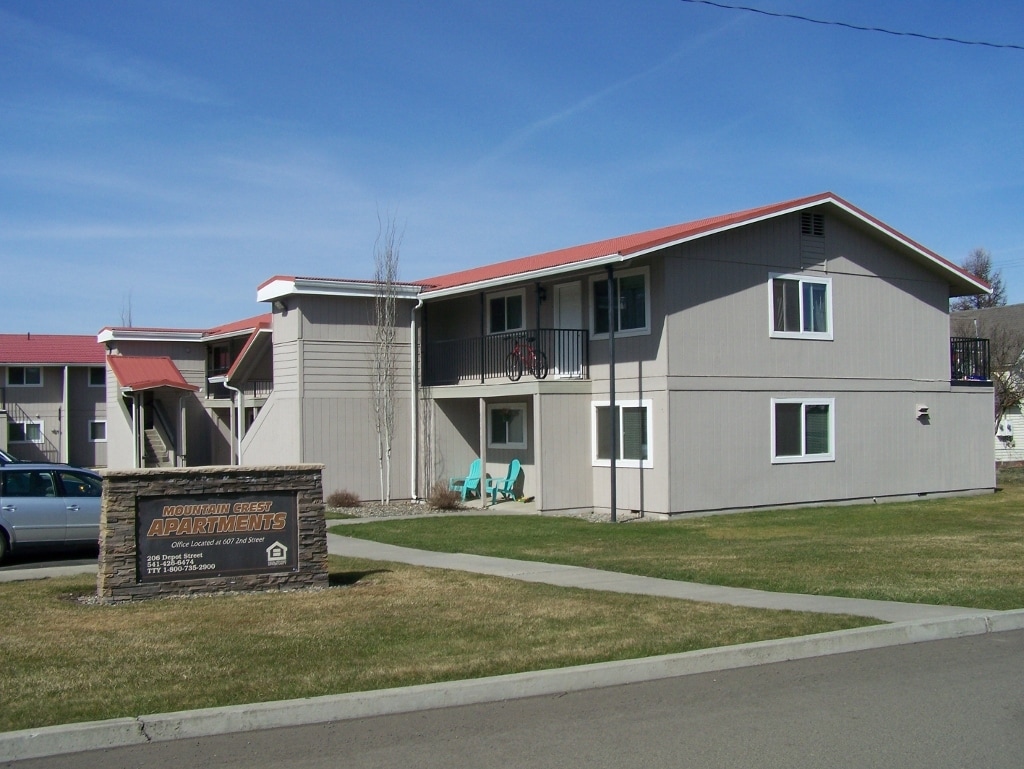 Primary Photo - Mountain Crest Apartments
