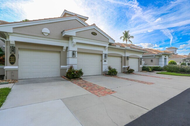 Foto del edificio - ** FIDDLER'S CREEK 3/2 FIRST FLOOR HOME FO...