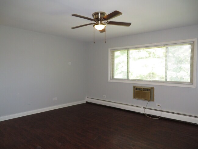 Foto del edificio - 1110 N Wheeling Rd