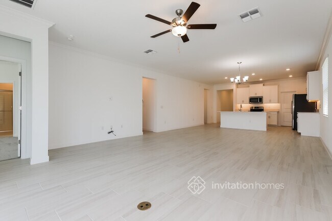 Building Photo - 14126 17 Ct E