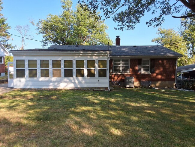 Building Photo - 323 Sycamore St
