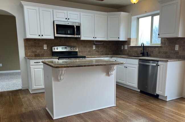 Building Photo - Gleneagle 2-story on double lot with excep...