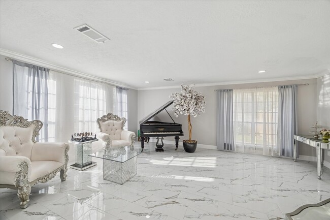 Building Photo - 11306 Avon Pl