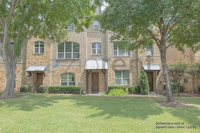 Building Photo - 527 W Royal Ln