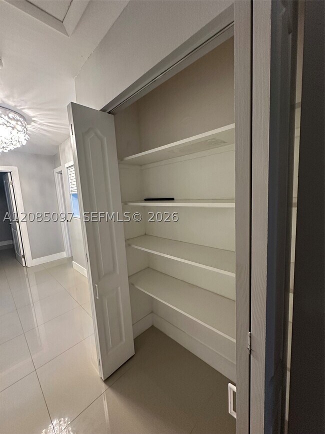Foto del edificio - 14357 Kendale Lakes Dr
