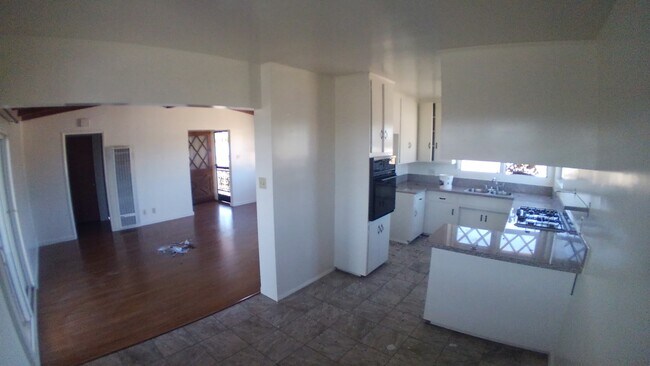 Foto del edificio - 1900 Marine Ave