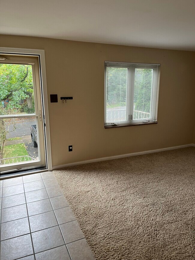 Building Photo - 709 Vallevista Ave