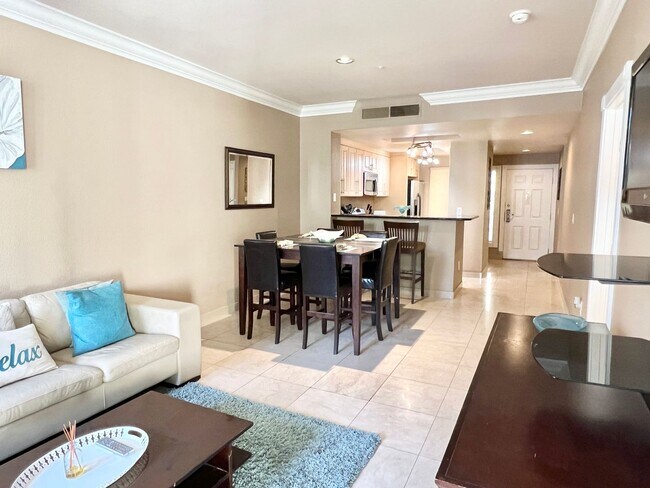 Foto del edificio - MERIDIAN 2 BDR /2 BATH FURNISHED LUXURY CONDO