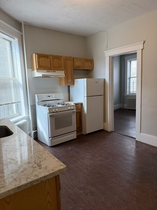 Building Photo - 13 N Bond St