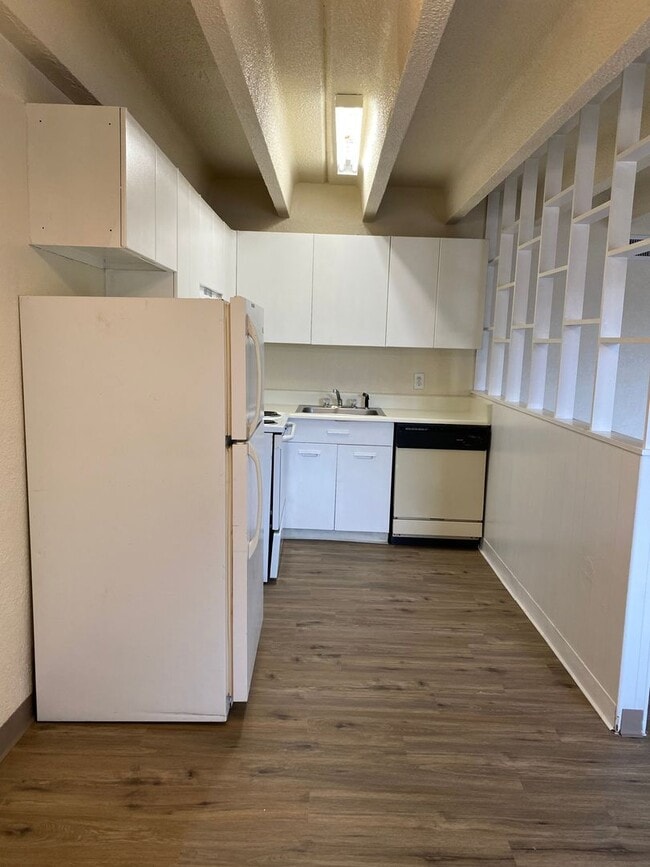 Interior Photo - Lanai Apartments