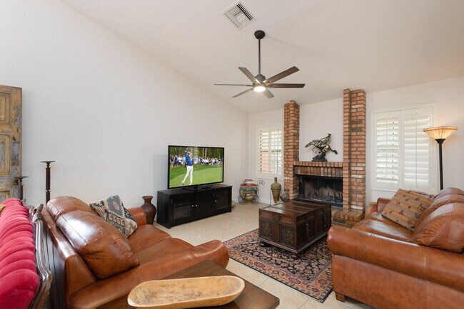 Foto del edificio - 10767 N 109th St