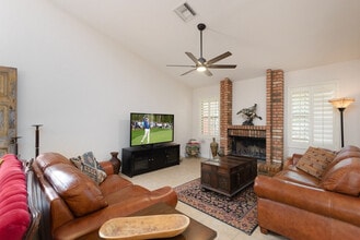 Building Photo - 10767 N 109th St