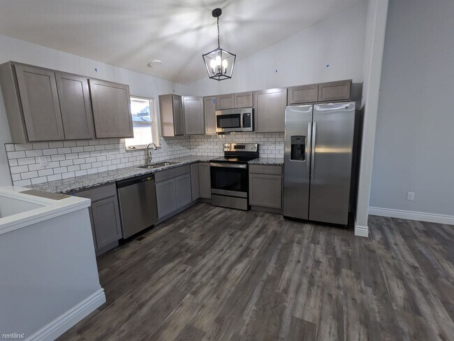 Building Photo - 4 br, 3 bath Duplex - 8985 East Chris Street