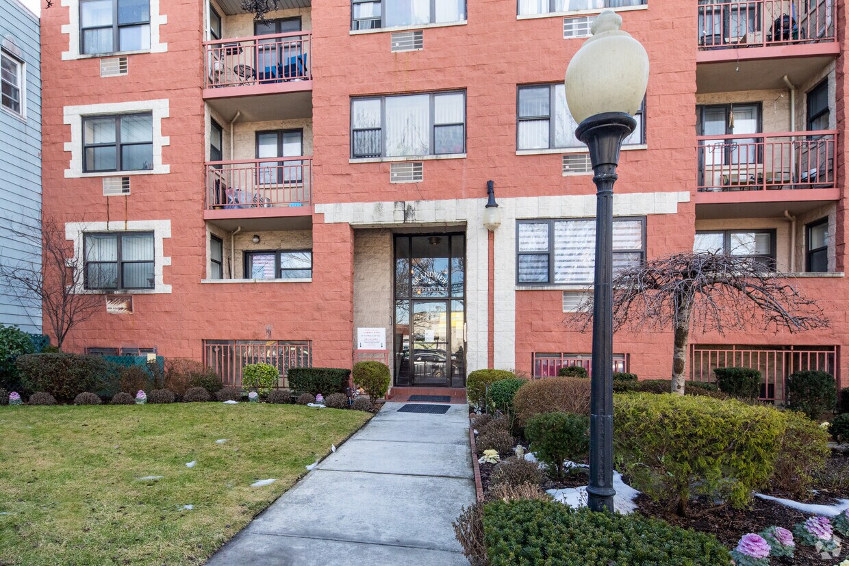 5324 Metropolitan Ave, Ridgewood, NY 11385 Apartments in Ridgewood