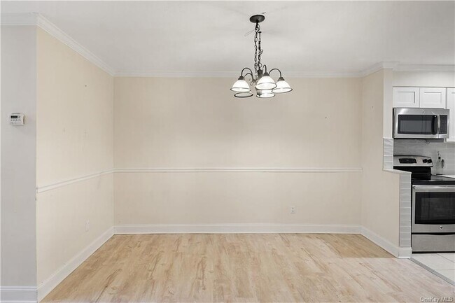 Foto del edificio - 1005 Colony Dr