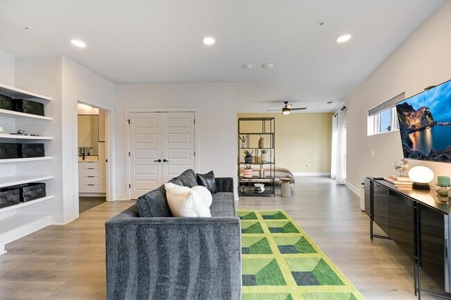 Building Photo - 2220 Webberville Rd