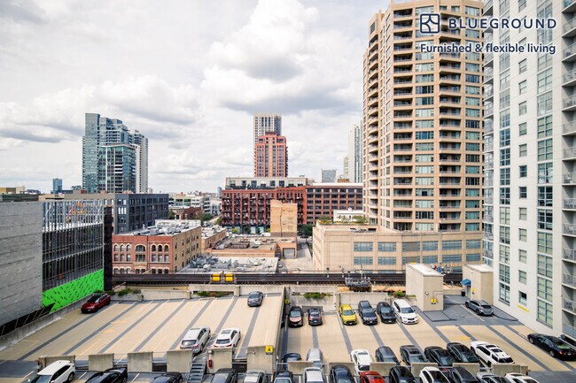 Foto del edificio - 165 N Desplaines St