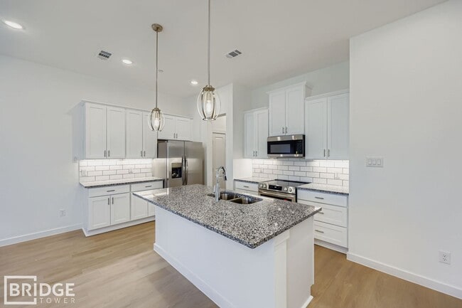 Building Photo - 8111 Sawyer Dr