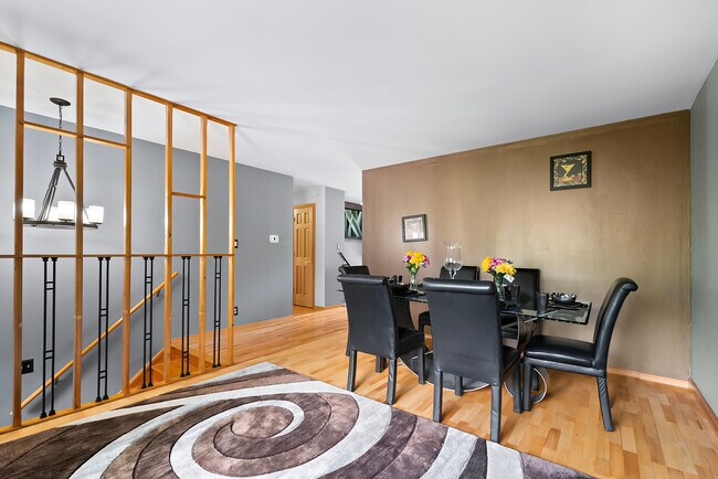 Building Photo - 710 Sumac Dr