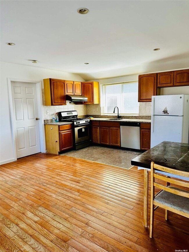 Building Photo - 155-16 Booth Memorial Ave