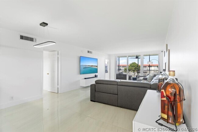 Foto del edificio - 3100 NE 48th Ct