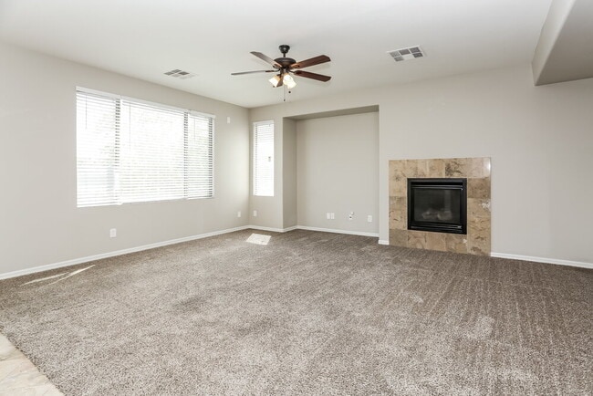 Foto del edificio - 5832 Magic Oak St