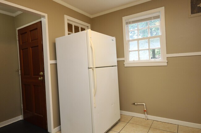 Building Photo - 1615 Beauford Pl