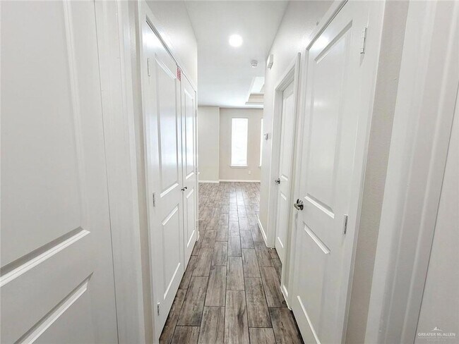 Foto del edificio - 910 E Starr Rd