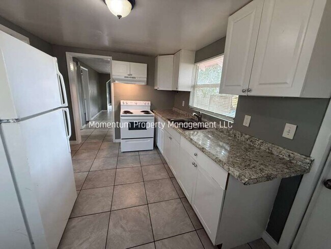 Foto del edificio - 3/1 Remodeled Tampa Home- READY FOR IMMEDIATE MOVE IN!!