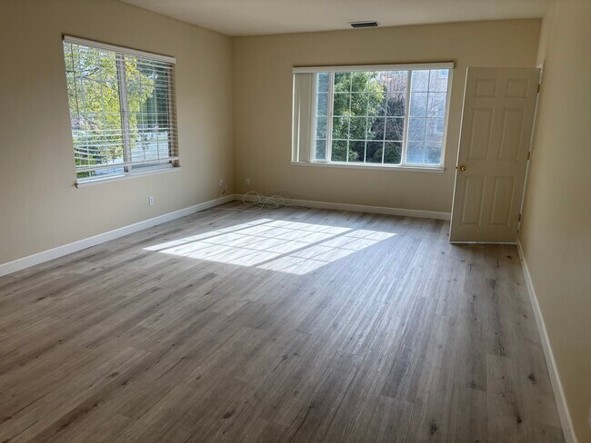 Foto del edificio - 748 Stubbs Rd