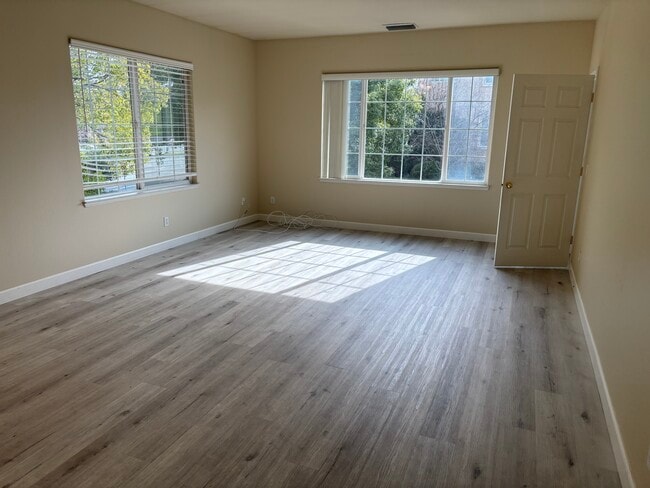 Building Photo - 748 Stubbs Rd