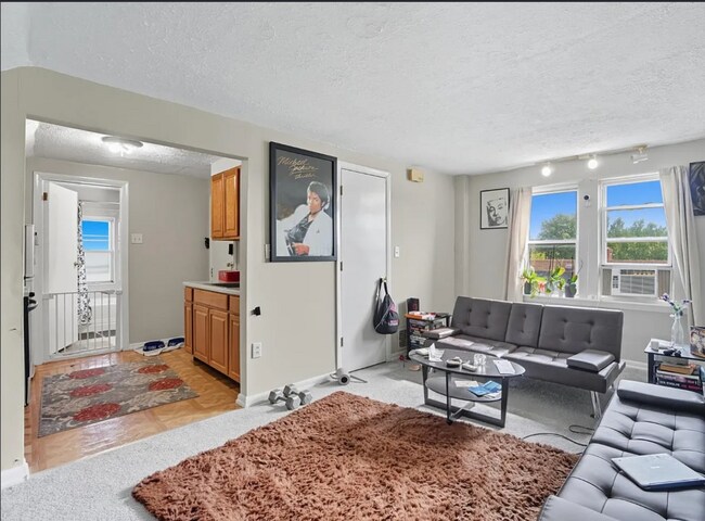 Foto del edificio - Bright 1-Bed in Prime Cincinnati Location – 875 Sq Ft, Water Included!