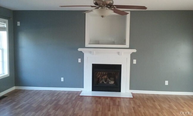 Building Photo - 402 Princess Anne Cir