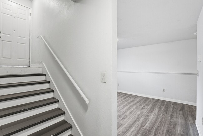 Building Photo - 2024 E Pacific Ave