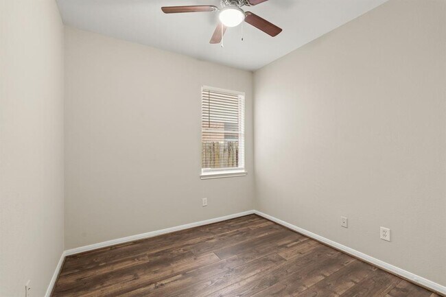 Foto del edificio - 6126 Starbrook Creek Dr