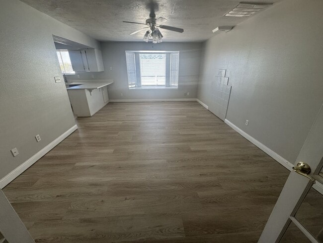 Foto del edificio - Large Home in Bloomington Hills