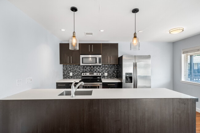 Building Photo - 309 Stratford St