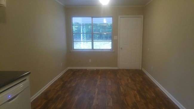 Building Photo - 119 5th Way
