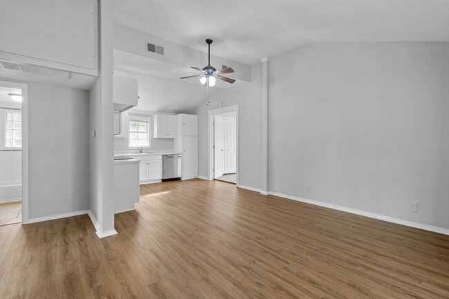 Foto del edificio - Charming 2 bedroom, 1 bathroom home located near Historic McKinney!!