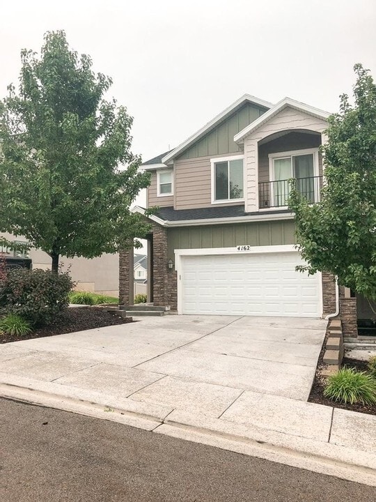 Building Photo - 4162 Cresthaven Ln