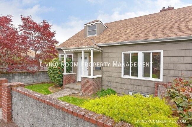 Building Photo - 3231 NE Alberta St