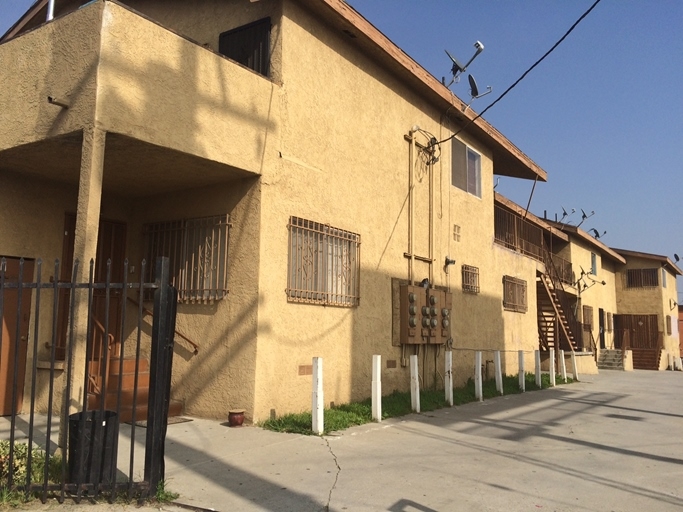 Building Photo - 12722 S Figueroa St