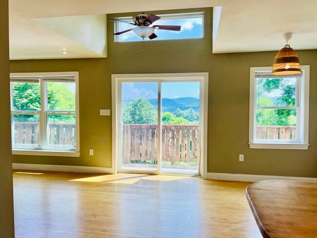 Foto del edificio - 567 W King St