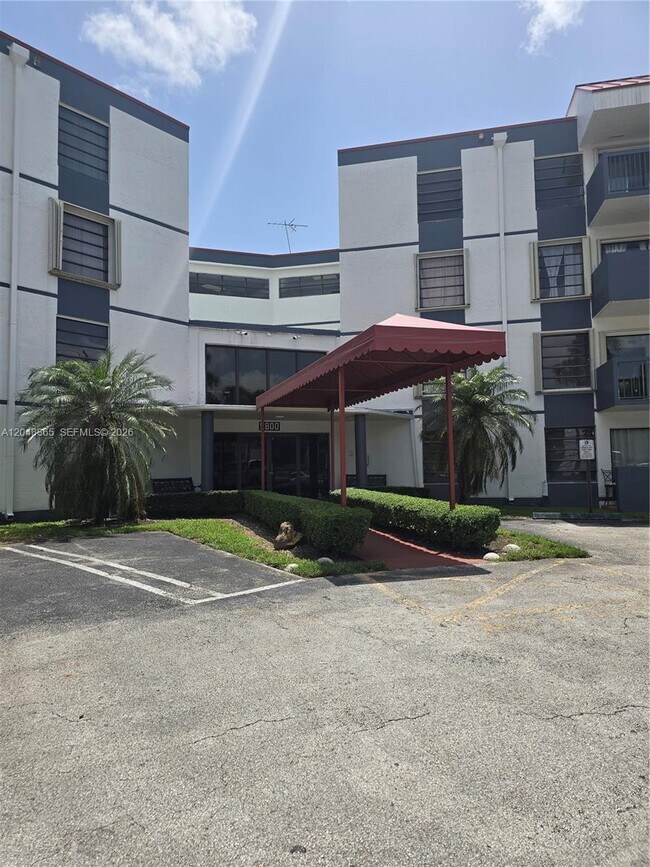 Foto del edificio - 5800 SW 127th Ave